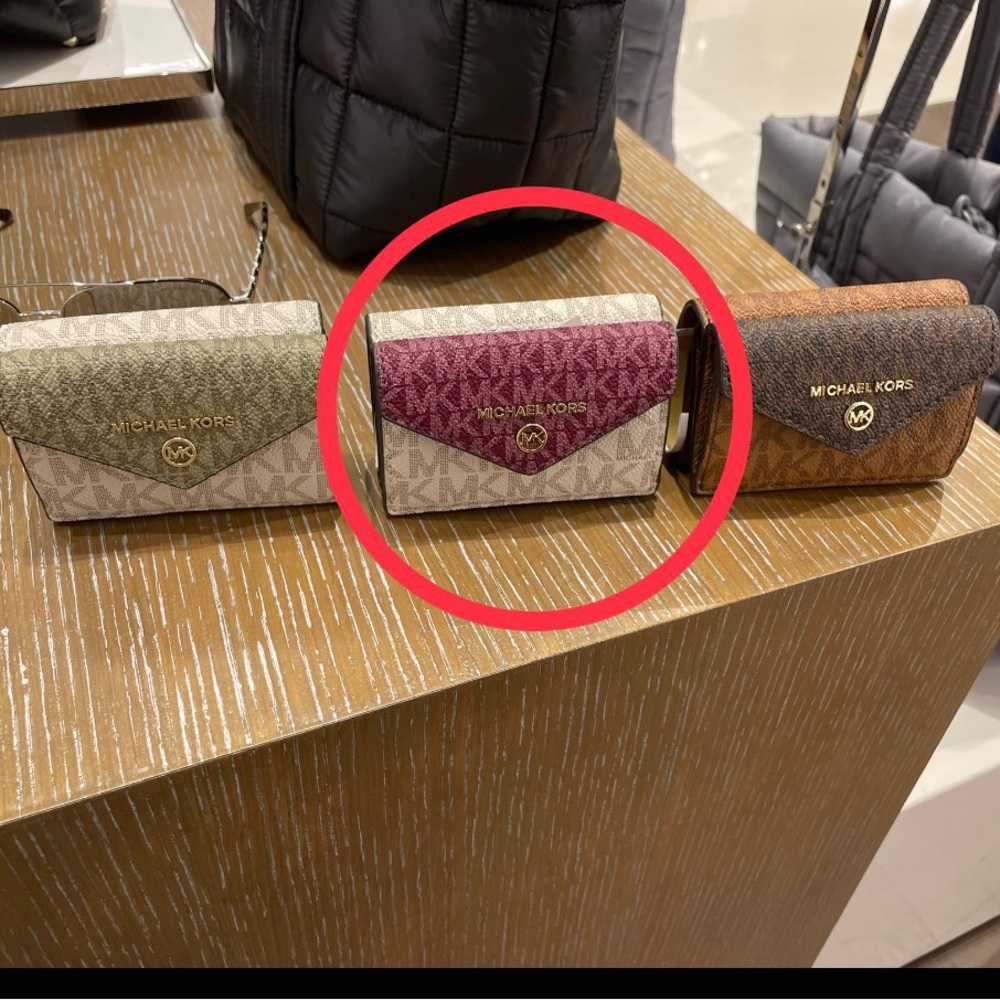 MICHAEL KORS COIN PURSE - Picture 2 of 7